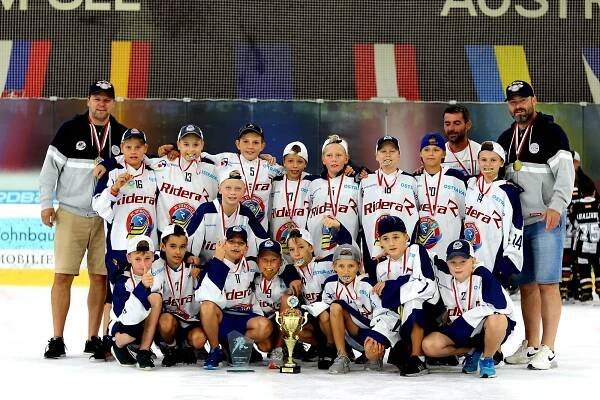 Úspěch v zahraničí! Mladí hokejisté Vítkovic dovezli z Rakouska zlato a bronz