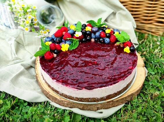 Zmrzlinový cheesecake s ovocem - Pekařinka