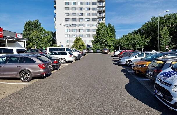 Фотогалерея • Parkoviště Penny Market, Nad Lesním divadlem (Парковка) • Mapy.com