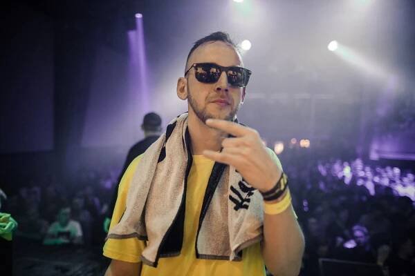 HUGO TOXXX: Cítí rytmus a požírá slovníky - MOMAG