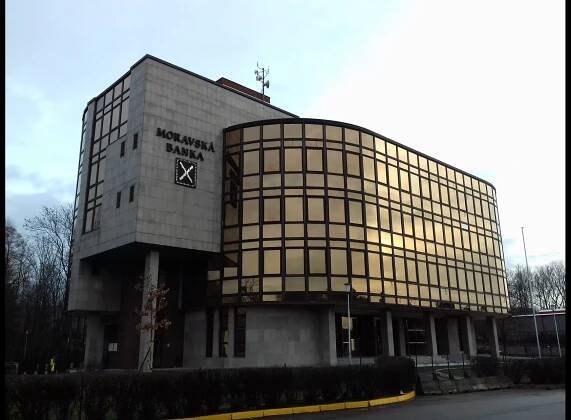 PODNIKOVÁ BANKA JZD SLUŠOVICE – Architektura 489