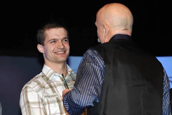 FOTO: Sportovcům vládnou děravé hokejky