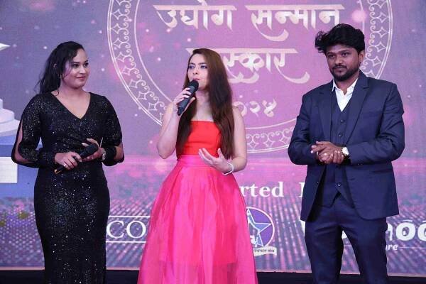 "Sonalee Kulkarni Celebrates Excellence @Udyog Awards 2024"