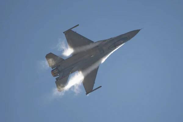 Letoun General Dynamics F-16 Fighting Falcon | iROZHLAS - spolehlivé zprávy