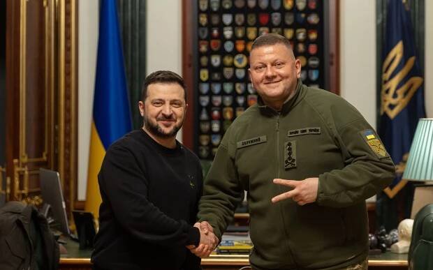 Galerie: Zelenského nástupce? Zalužnyj se tajně připravuje kandidovat na prezidenta Ukrajiny, píše americká novinářka
