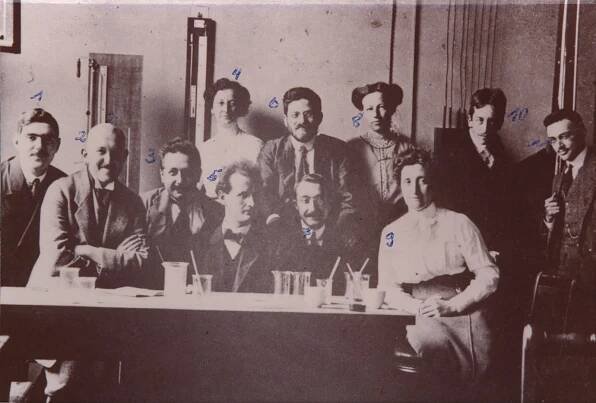 Albert Einstein - Wikipedia