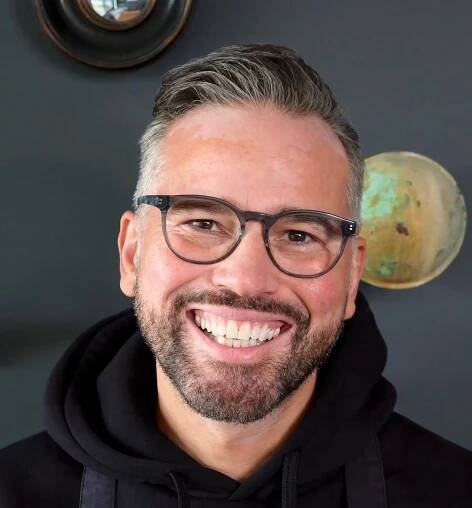 Dean Edwards Headshot Circle