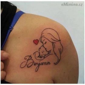 Tetování se jménem dítěte (42 fotografií): tetování na paži na zápěstí a pod srdcem, na klíční kosti a na jiných částech