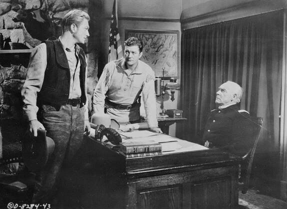 The Gun That Won the West - Z filmu - Richard Denning, Dennis Morgan