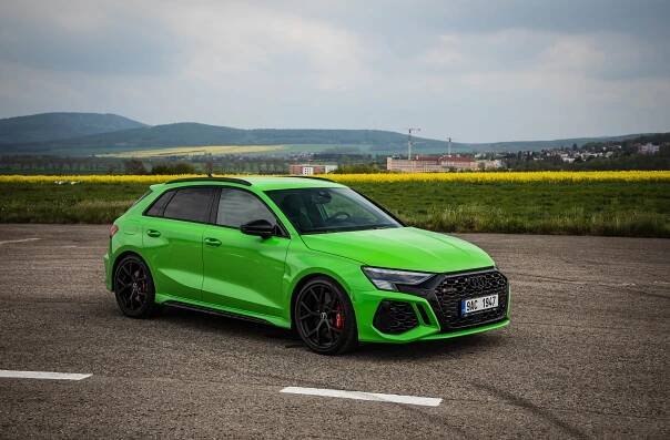 Nejnovější Audi RS 3 Sportback s pětiválcem s turbem je zelená šílenost za „rozumnou“ cenu