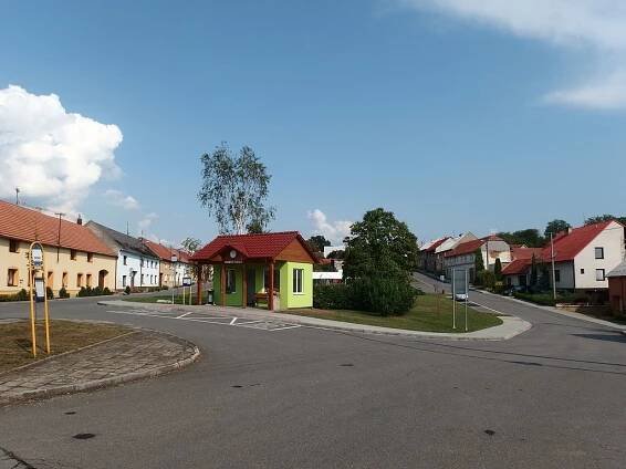 Soubor:Horní Újezd (PR), náves.JPG – Wikipedie