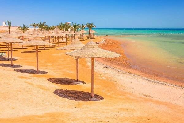 Letenky Praha - Hurghada, pravidelné a přímé lety od 2 690 Kč
