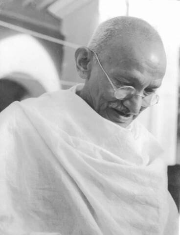 File:Gandhi 1944.jpg - Wikimedia Commons