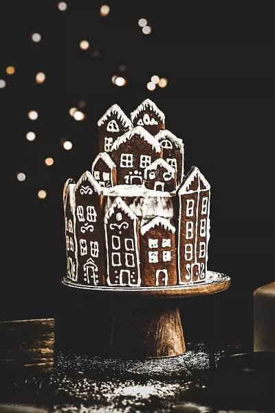 Gingerbread house cake