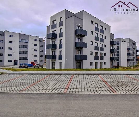 Pronájem bytu 1+kk, 36 m2 s balkónem a parkovacím stáním - H - 13
