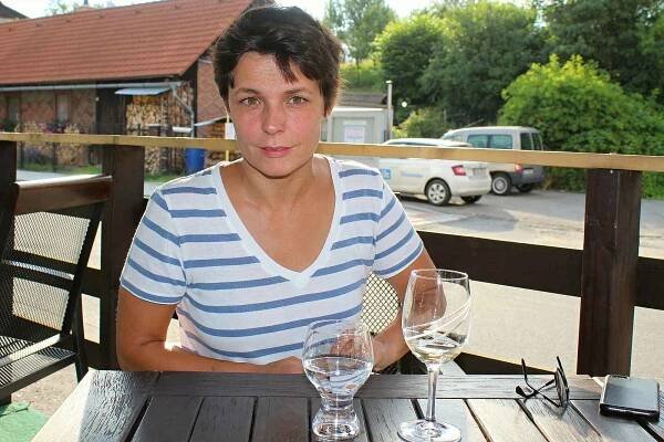 Renata Prokopová je česká herečka. Je rodačka ze Lhoty u Vsetína. Vystudovala DAMU a žije v Praze. Hrála v seriálech Rodinná pouta, Ulice, Modrý kód, Kriminálka Anděl či Bohéma. Činí se také na divadelních prknech.