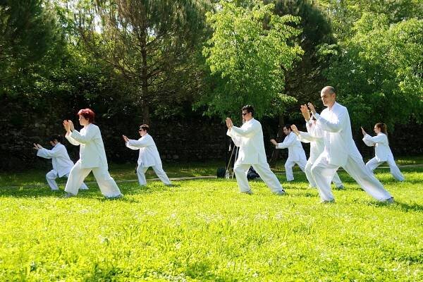 10 Benefits of Tai Chi That Will Surprise You - LifeHack