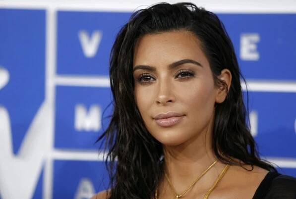 Francouzská policie zatkla kvůli oloupení Kim Kardashianové 15 lidí