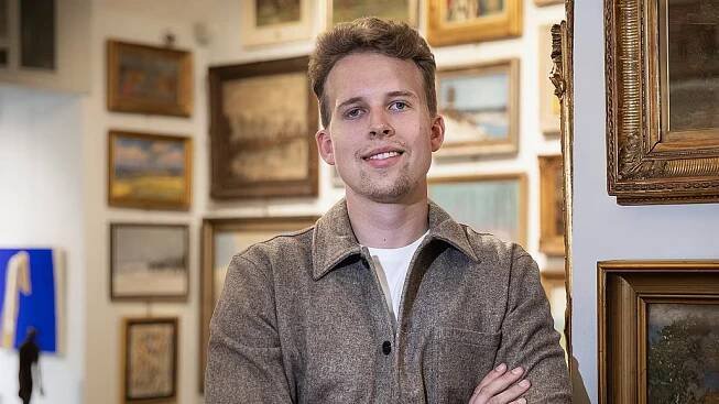 Galerista Jakub Kodl v pražské Galerii Kodl.