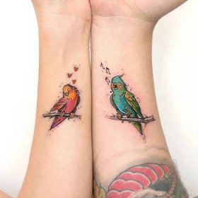 Párové tetování pro milovníky (67 fotografií): nápady na společné malé tetování pro chlapa a dívku, jejich význam, náčrtky
