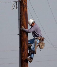 Soubor:Utility worker 4455.jpg – Wikipedie