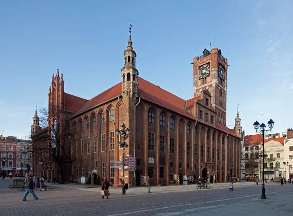 Soubor:Torun Ratusz Staromiejski 2010 03 04.jpg – Wikipedie