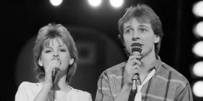 Pěvecká dvojice Iveta Bartošová a Petr Sepeši při vystoupení na gala koncertu ve Velkém sále Rossija v Moskvě (6. března 1985).