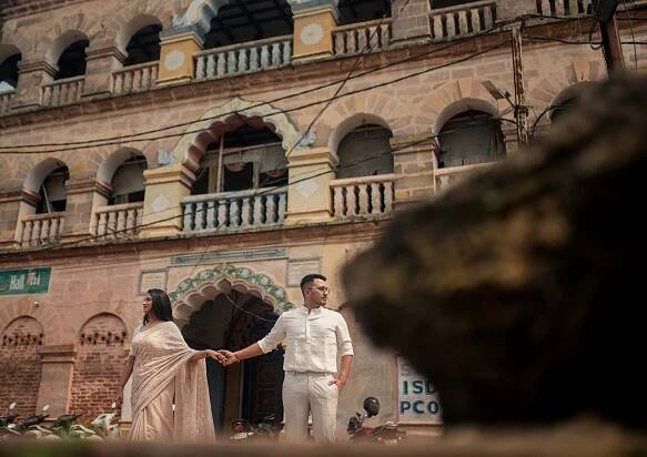 Roshni & Sagar: A Timeless, Minimalist Pre-Wedding Shoot ​