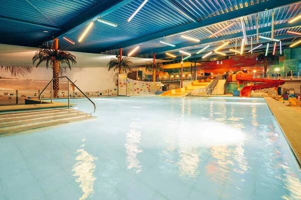 Spiel und Lernbecken BlueFun Sportbad Therme Bad Wörishofen mit Rutschen