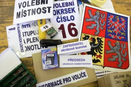 VOLBY 2017: Na jihlavském magistrátu vrcholí přípravy. Na svém místě už jsou plenty a urny