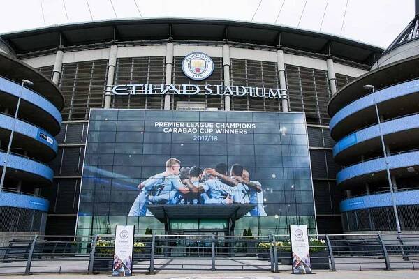 Svůj stadion nabídl k využití Národní zdravotnické službě také anglický fotbalový klub Manchester City…