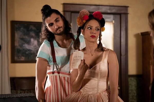 Legendy zítřka - The Bullet Blondes - Z filmu - Shayan Sobhian, Tala Ashe
