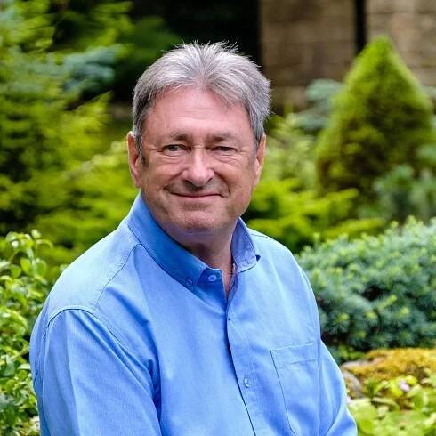 Alan Titchmarsh shares 'secret' ingredient to sprinkle on plants to make garden bloom