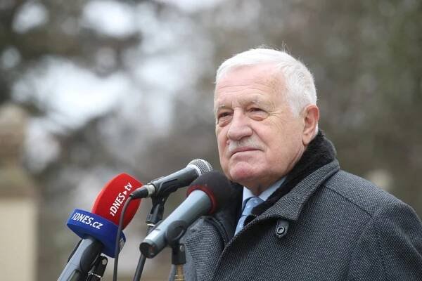 Exprezident Klaus (79) porazil covid. Léčil se doma a prozradil, co mu pomohlo