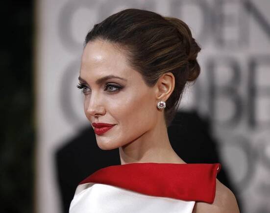 Angelina Jolie si kvůli rakovině nechala odstranit vaječníky