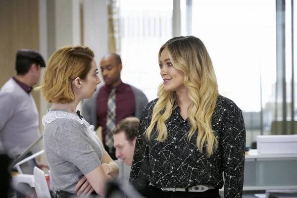 Znovu 20 - Holding Out for a SHero - Z filmu - Molly Bernard, Hilary Duff