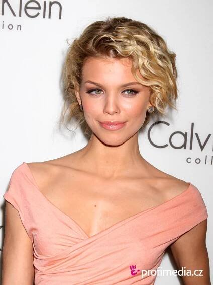 AnnaLynne McCord - celebrity účes - HappyHair