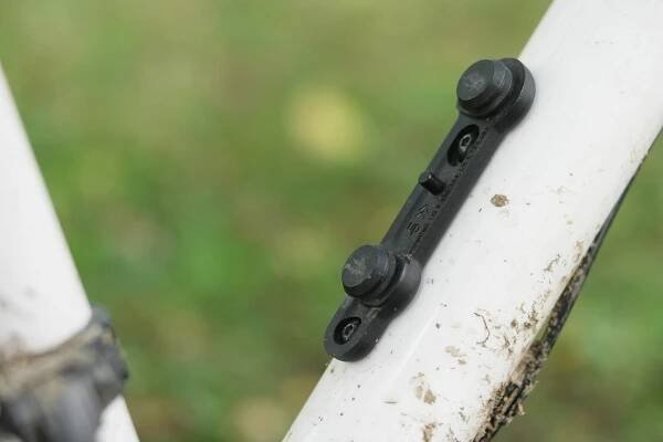 FIDLOCK Bottle Twist – lahev s magnetickým zámkem! | BikeAndRide.cz
