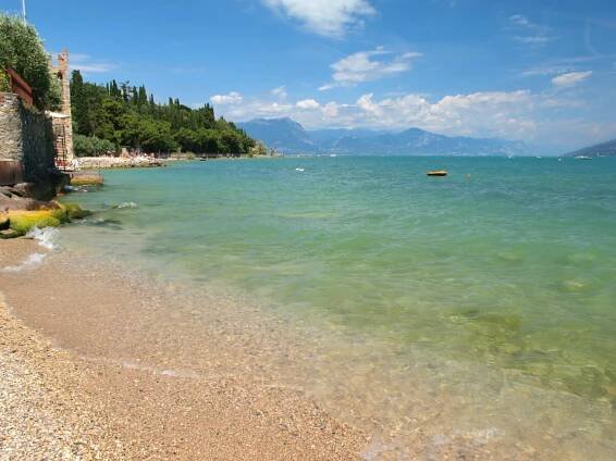 Pláž Sirmione stock fotka