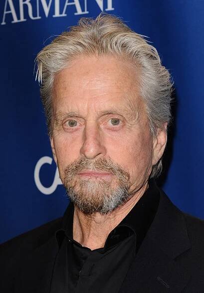 Michael Douglas se po definitivním rozchodu s Catherine přestal holit. Prospěla mu drsnější image?