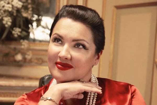 Anna Netrebko (Foto: DG © Gregor Hohenberg)
