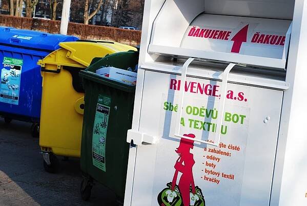 Na obnošené šatstvo mají Svitavy kontejnery | Pardubice