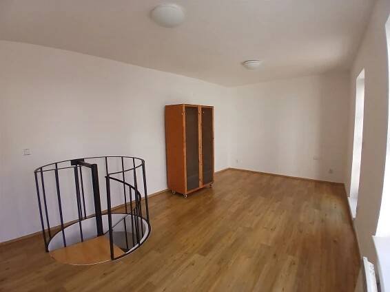 2 ložnice byt o velikosti 37.0 m² - Světlý interiér