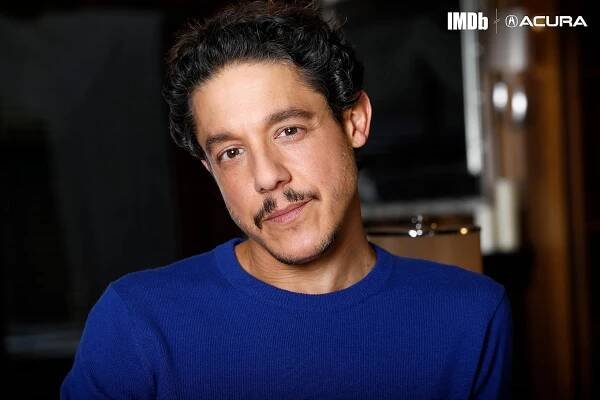 Theo Rossi at an event for Kriminálník Emily (2022)