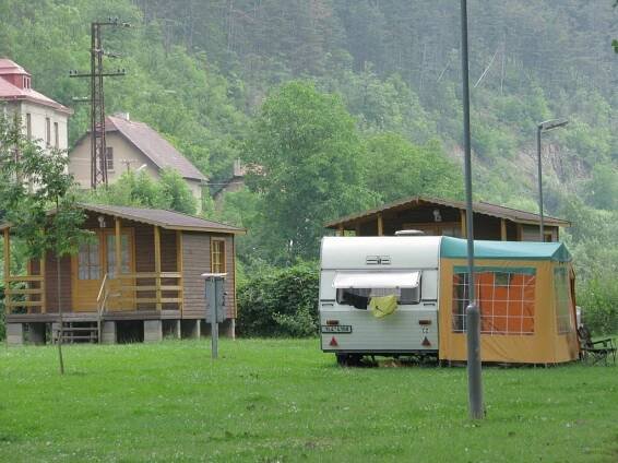 Kemp v Karlštejně je letním útočištěm Pražáků