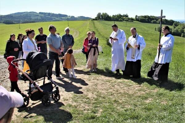 Procesí k Zuberskému kopci - Farnost Vidče