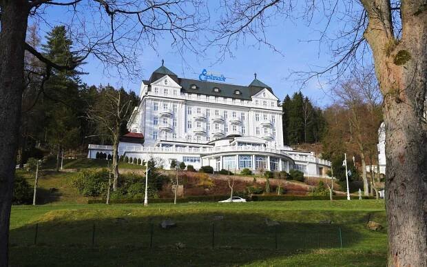 Mariánské Lázně: 5* Hotel Esplanade Spa & Golf Resort s bazénem, Římskými lázněmi a procedurou + snídaně