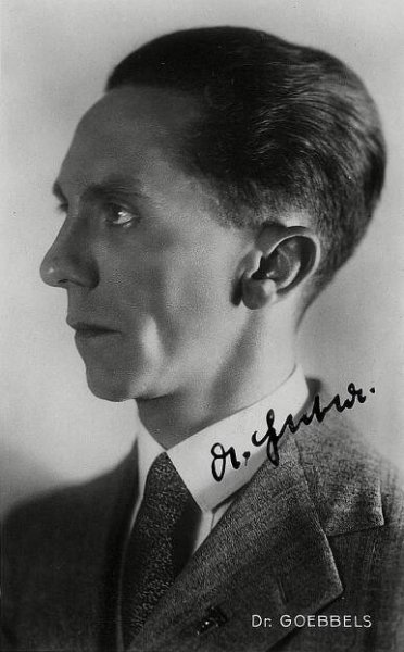 Joseph Goebbels měl podle vzhledu do typického Árijce opravdu daleko.