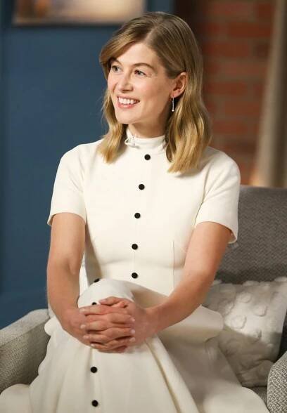Rosamund Pike Bikini Pictures
