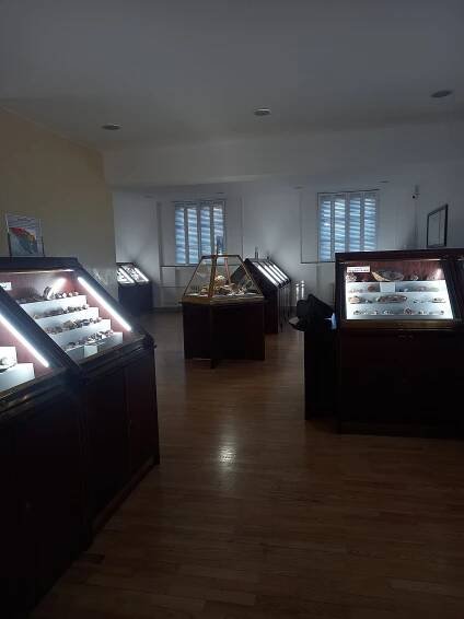 Soubor:Klenotnice drahých kamenů, Městské muzeum Nová Paka.jpg